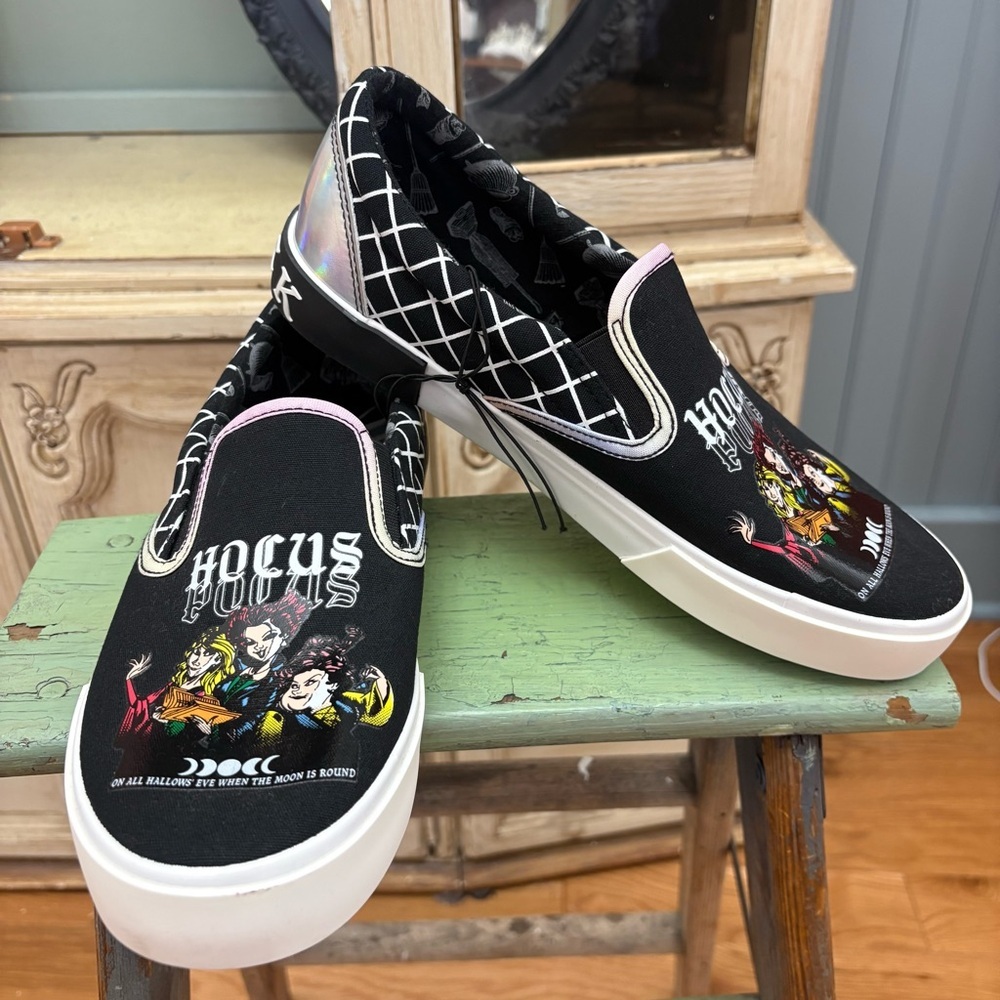 Disney Black Hocus Pocus Slip-On Flats with Multicolor Graphic Size 9.5